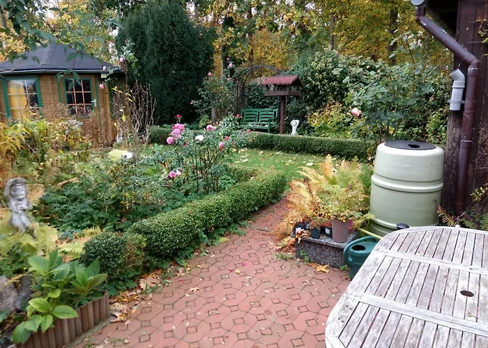 Ruhiges, Gemuetliches Zimmer Mit Bad Fuer 2 Personen, Mit Gartenterasse
