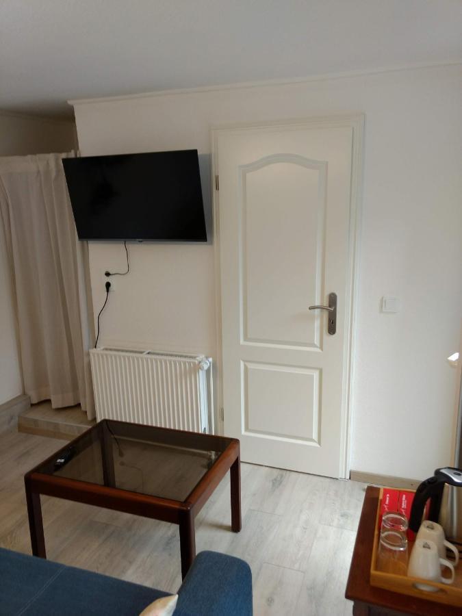 Ruhiges, Gemuetliches Zimmer Mit Bad Fuer 2 Personen, Mit Gartenterasse Lübeck