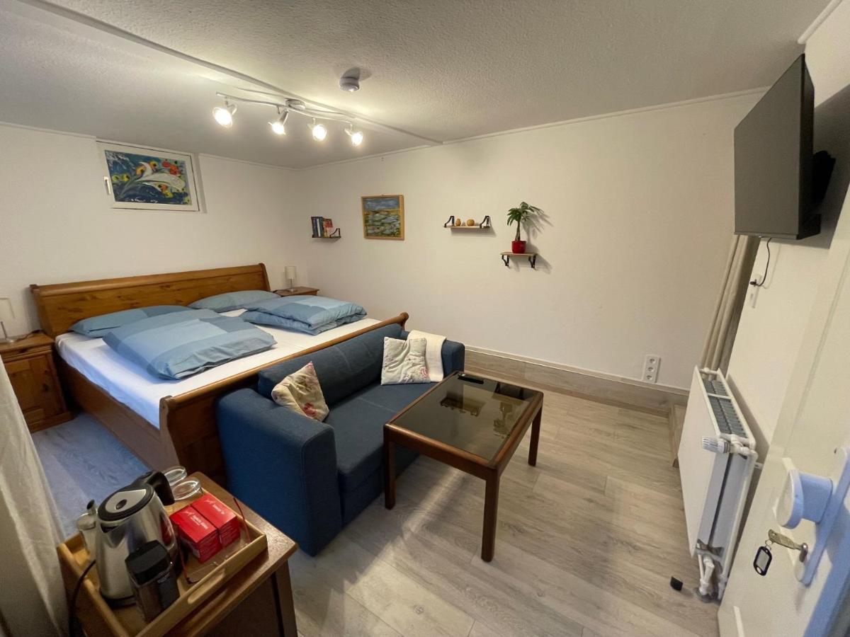 Ruhiges, Gemuetliches Zimmer Mit Bad Fuer 2 Personen, Mit Gartenterasse
