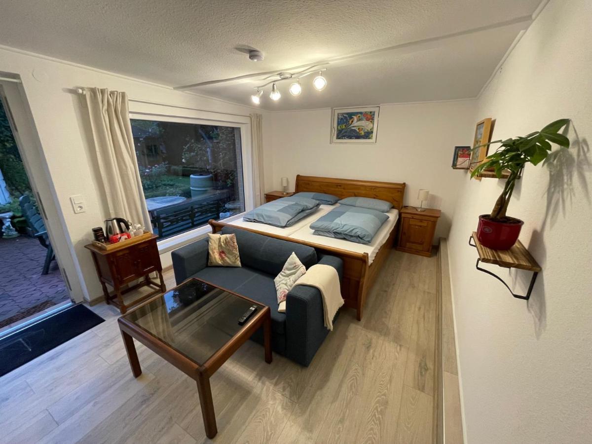 Ruhiges, Gemuetliches Zimmer Mit Bad Fuer 2 Personen, Mit Gartenterasse