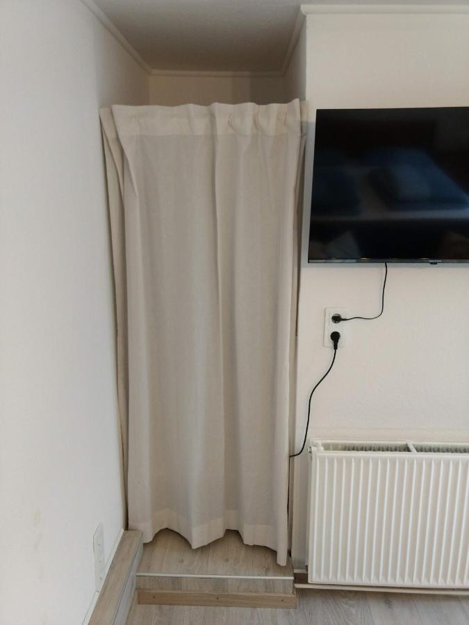 Ruhiges, Gemuetliches Zimmer Mit Bad Fuer 2 Personen, Mit Gartenterasse Lübeck